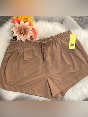 Women’s Athletic ShortsTaupe Fitness Casual Shorts Sz XXL NEW!